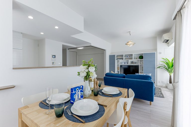 ふんわりと優しい色づかいのリビングダイニング