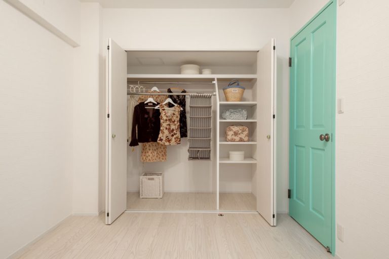 洋室のクローゼット