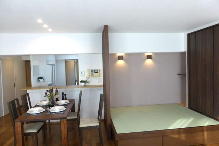 リビングと小上がりの畳コーナー