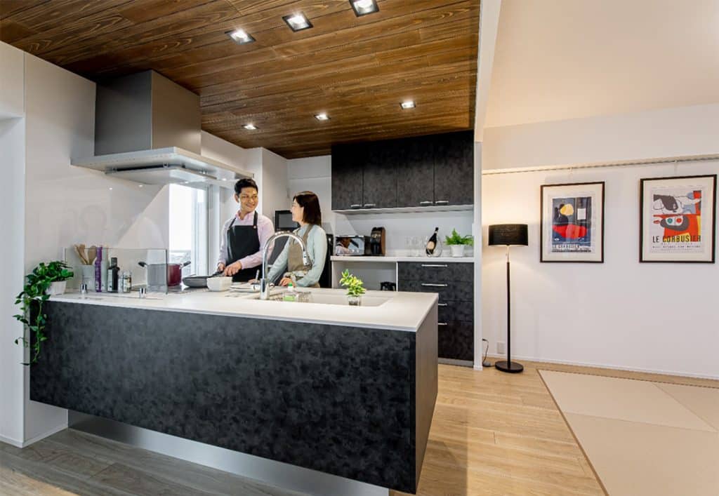 料理をする夫婦 料理をする夫婦