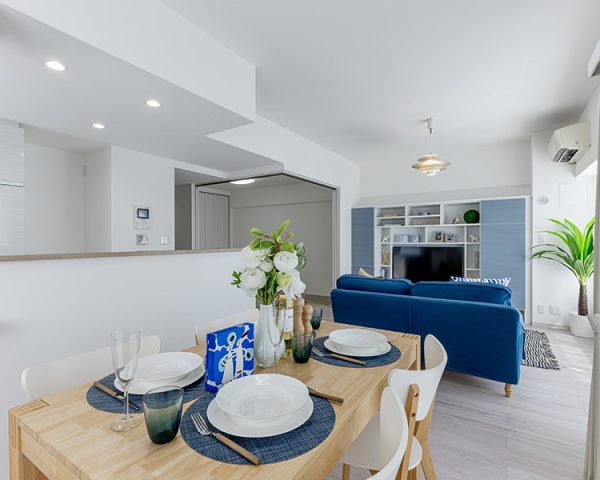 ふんわりと優しい色づかいのリビングダイニング