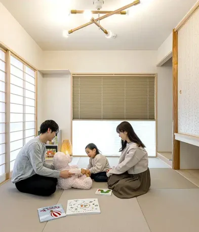 和室でくつろぐ家族